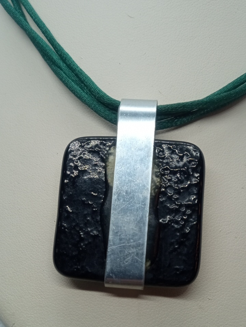 ARTISAN SQUARE GLASS NECKLACE - Picture 7 of 7
